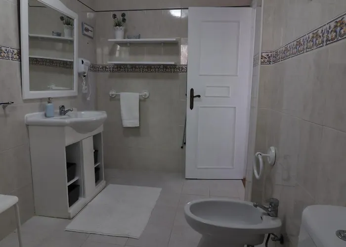 Beguest Lagoon House